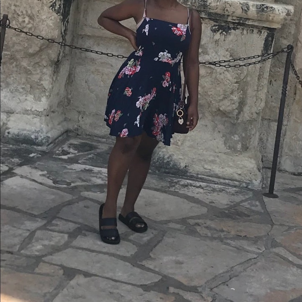 Backless loose floral dress